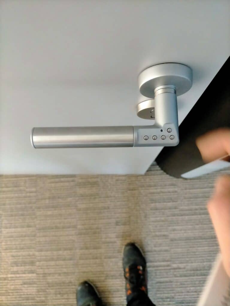 remplacement-serrure-3-points-encastrable-a-galets-marque-ferco installation-poignee-a-code-vachette-lille-centre-rue-des-cannoniers