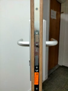 serrure-3-points-encastree-bricard-pour-porte-entree