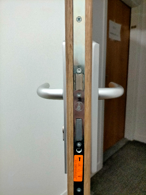 Serrure 3 points encastrée Bricard pour porte d'entrée serrure-3-points-encastree-bricard-pour-porte-entree