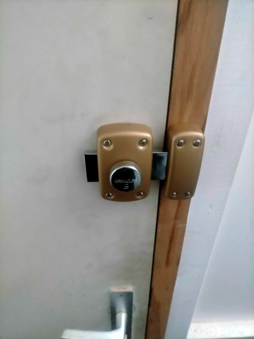 verrou-de-porte-monopoint-a-bouton