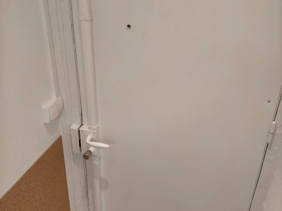 securisation-porte-bois-avec-tole-de-blindage-et-serrure-3-points-a-lille
