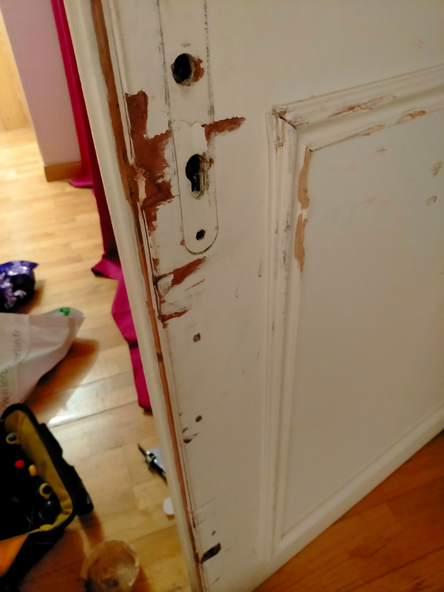 effraction-sur-une-porte-appartement-en-residence-rue-de-lille-a-lambersart-pres-de-lille