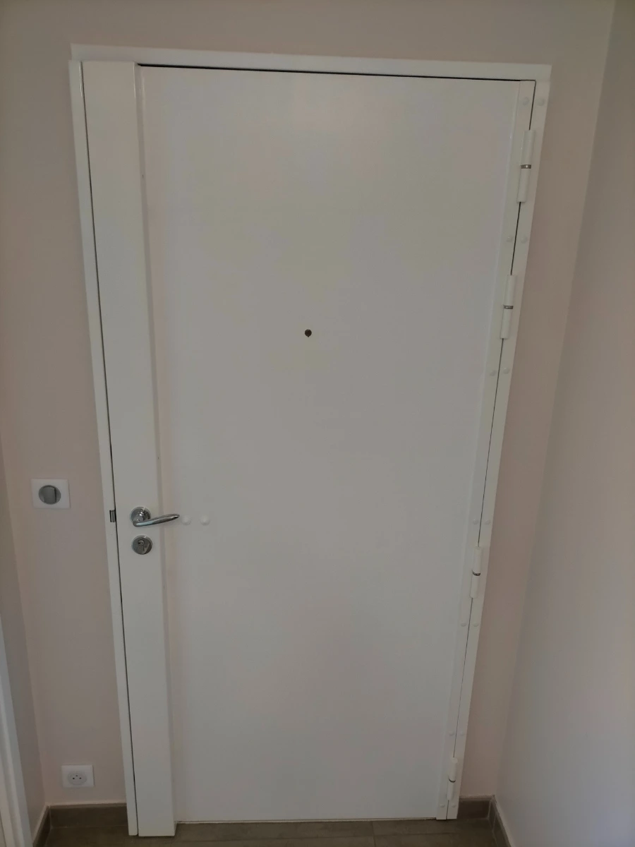 renforcement-de-porte-avec--serrure-a2p-5-points-et-barre-de-pivot-rue-du-quesne-59700-marcq-en-baroeul-pres-de-lille