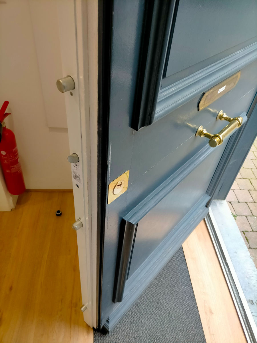 protecteur-de-cylindre-couleur-or-serrure-5-points-picard-ermetis-rue-maracci-quartier-vieux-lille