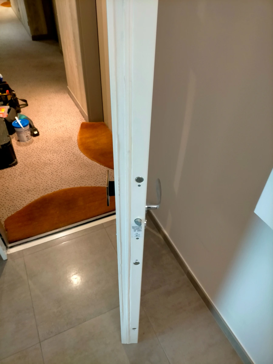 vue-de-profil-serrure-carenee-5-points-a2p-marcq-en-baroeul-59700-pres-de-lille