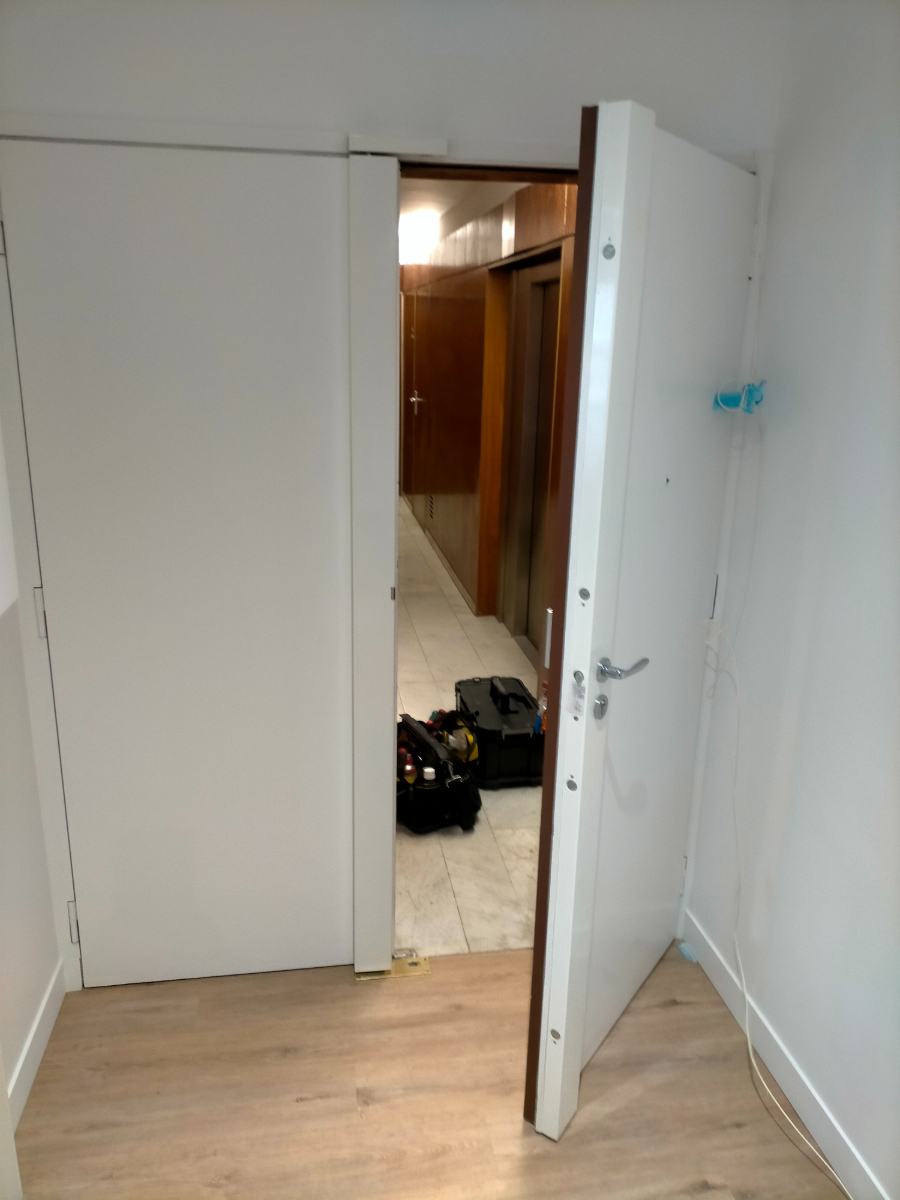 vue-profil-serrure-carenee-7-points-a2p-porte-double-vantaux-quartier-lille-centre