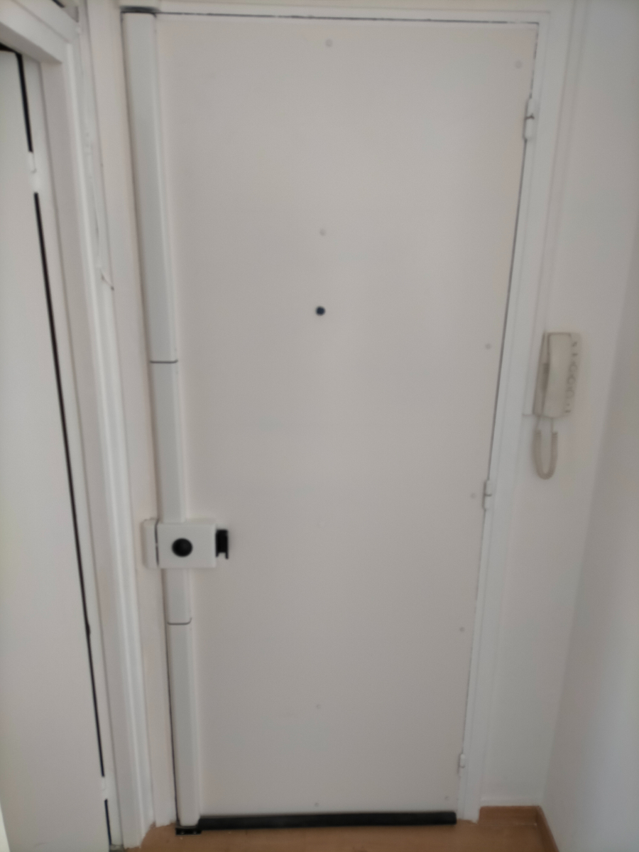 renforcement-de-porte-avec-tole-de-blindage-et-serrure-3-points-applique-a2p-tordjman-metal-rue-de-l